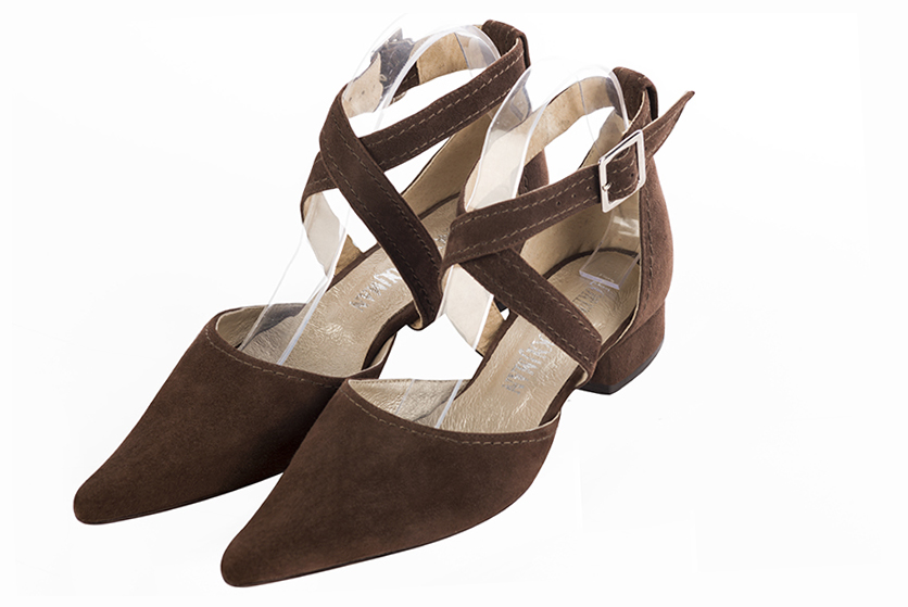 Dark brown women's open side shoes, with crossed straps. Pointed toe. Low block heels. Front view - Florence KOOIJMAN
